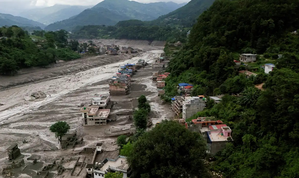Inundações e deslizamentos deixam 56 mortos na Índia e 14 no Nepal