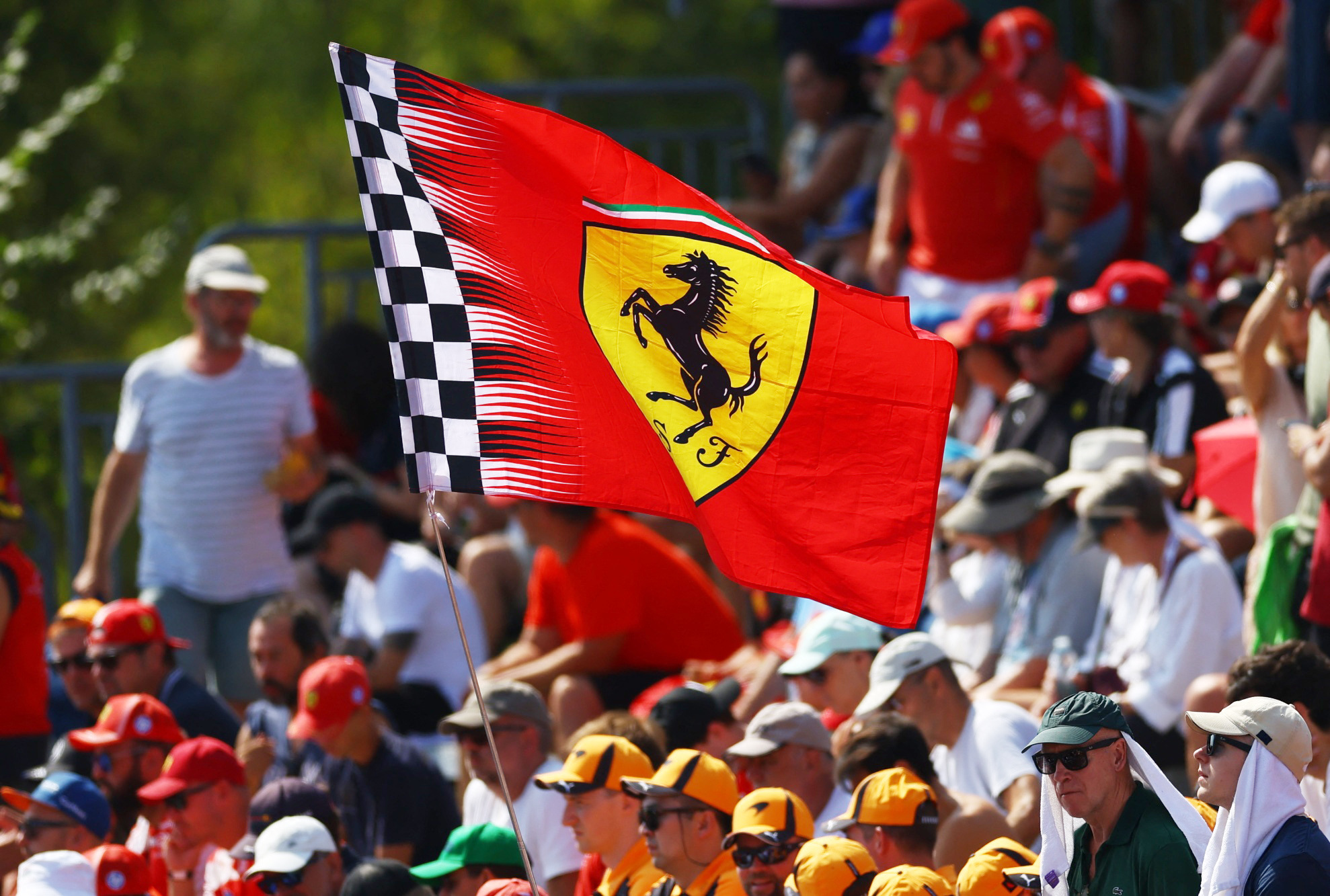 Briga entre Hamilton e Leclerc marca prejuízo da Ferrari no GP da Itália