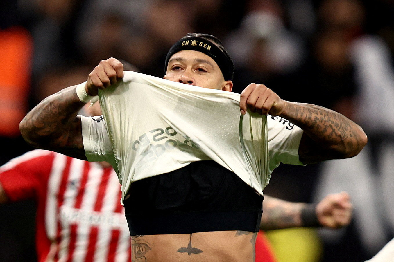 Pênalti perdido expõe marca incômoda de Memphis no Corinthians; entenda