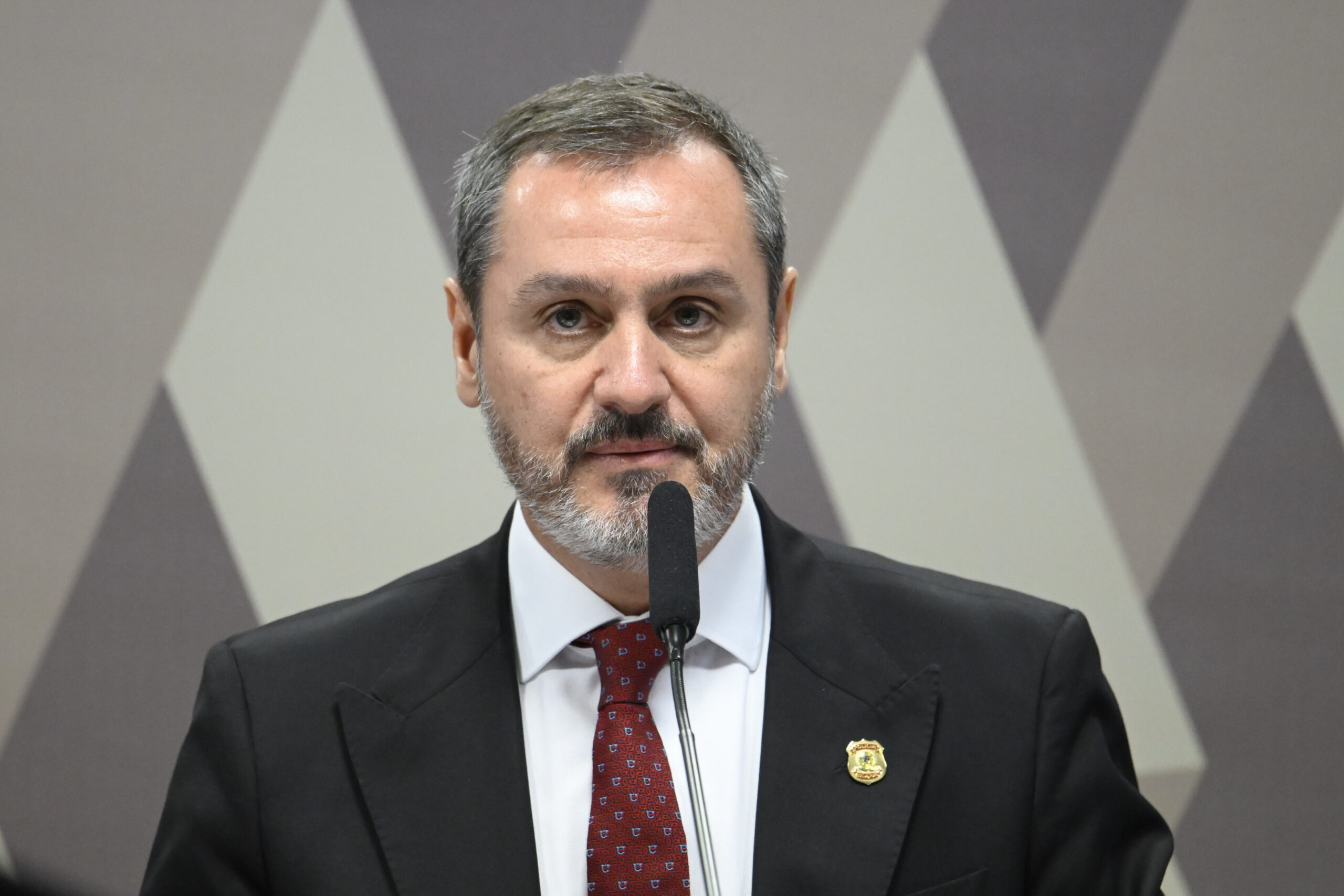 AGU pede suspensão de decisão de Mendonça que afastou diretores da PF