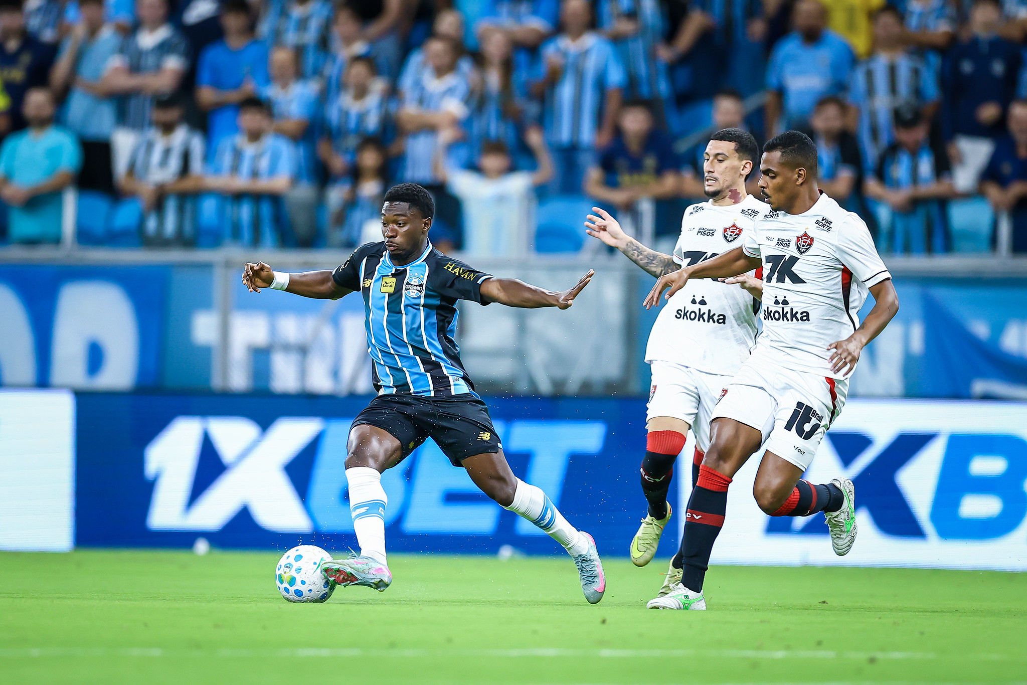 Vitória x Grêmio: veja prováveis escalações para duelo do Brasileirão