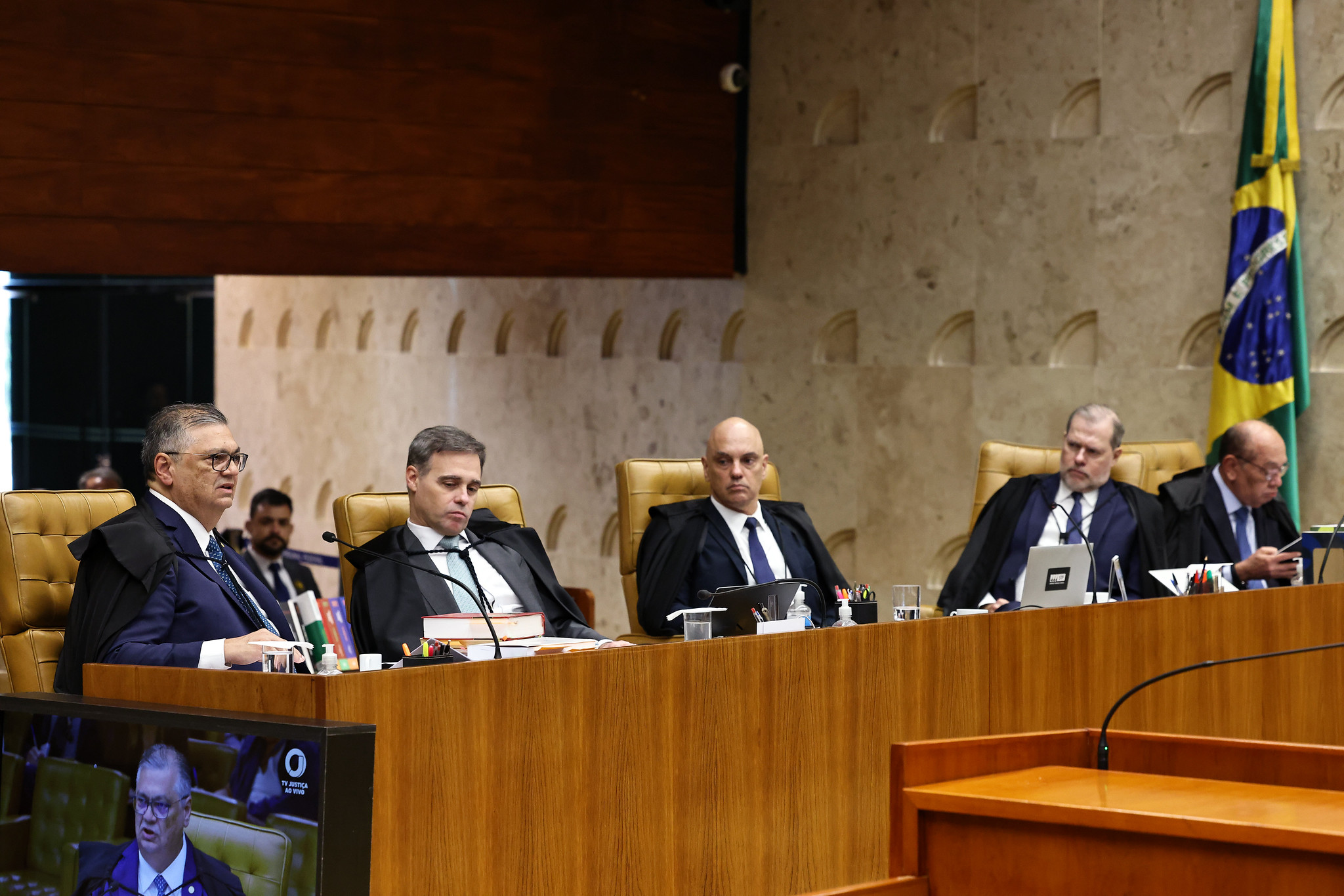Moraes x Fachin: ministros divergem sobre ritos e prazos em sessão do STF