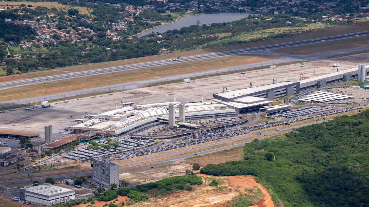 Aeroporto de Confins, em BH, suspende voos para intervenção na pista