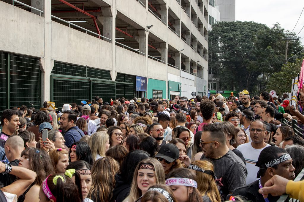 Fãs aguardam a abertura dos portões para o show Xuxa, no Allianz Parque, na Água Branca, zona oeste de São Paulo, neste sábado, 25 de julho de 2026. | Foto: HUMBERTO BISPO/ATO PRESS/ESTADÃO CONTEÚDO