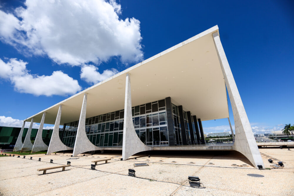 Lula defende apuração de ministros do STF e propõe reforma do Judiciário