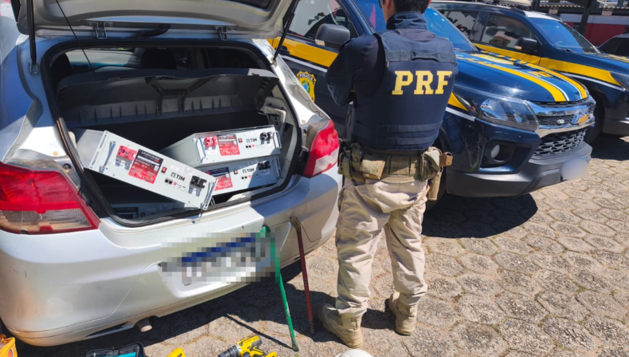 Polícia recupera baterias industriais furtadas e prende 3 suspeitos