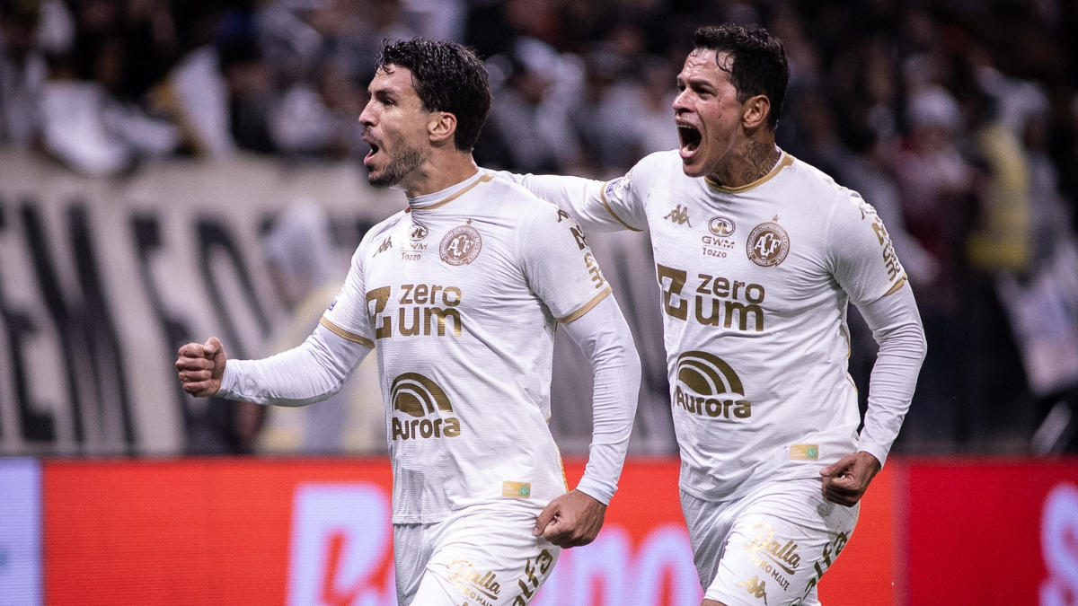 Marcinho, que fez 2 gols contra o Corinthians, já jogou no São Paulo e no "Terrão"