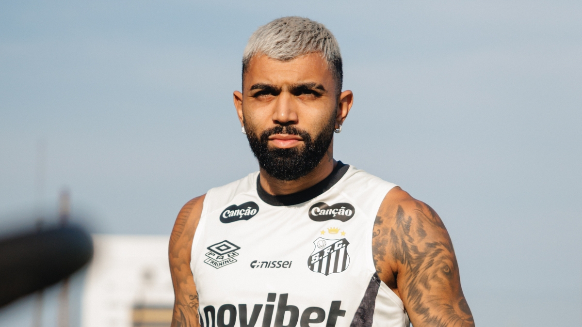 Gabigol se retrata com torcedores do Santos após polêmica sobre Flamengo