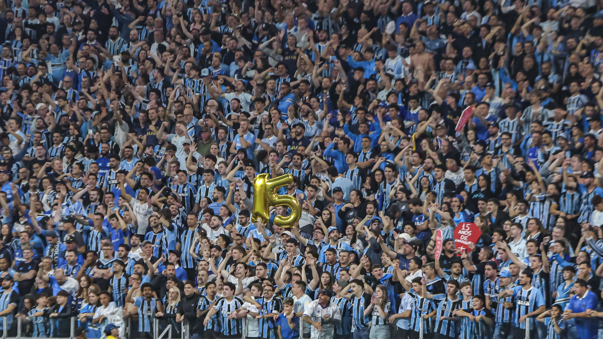 Grêmio provoca o Inter com valsa após classificação; veja