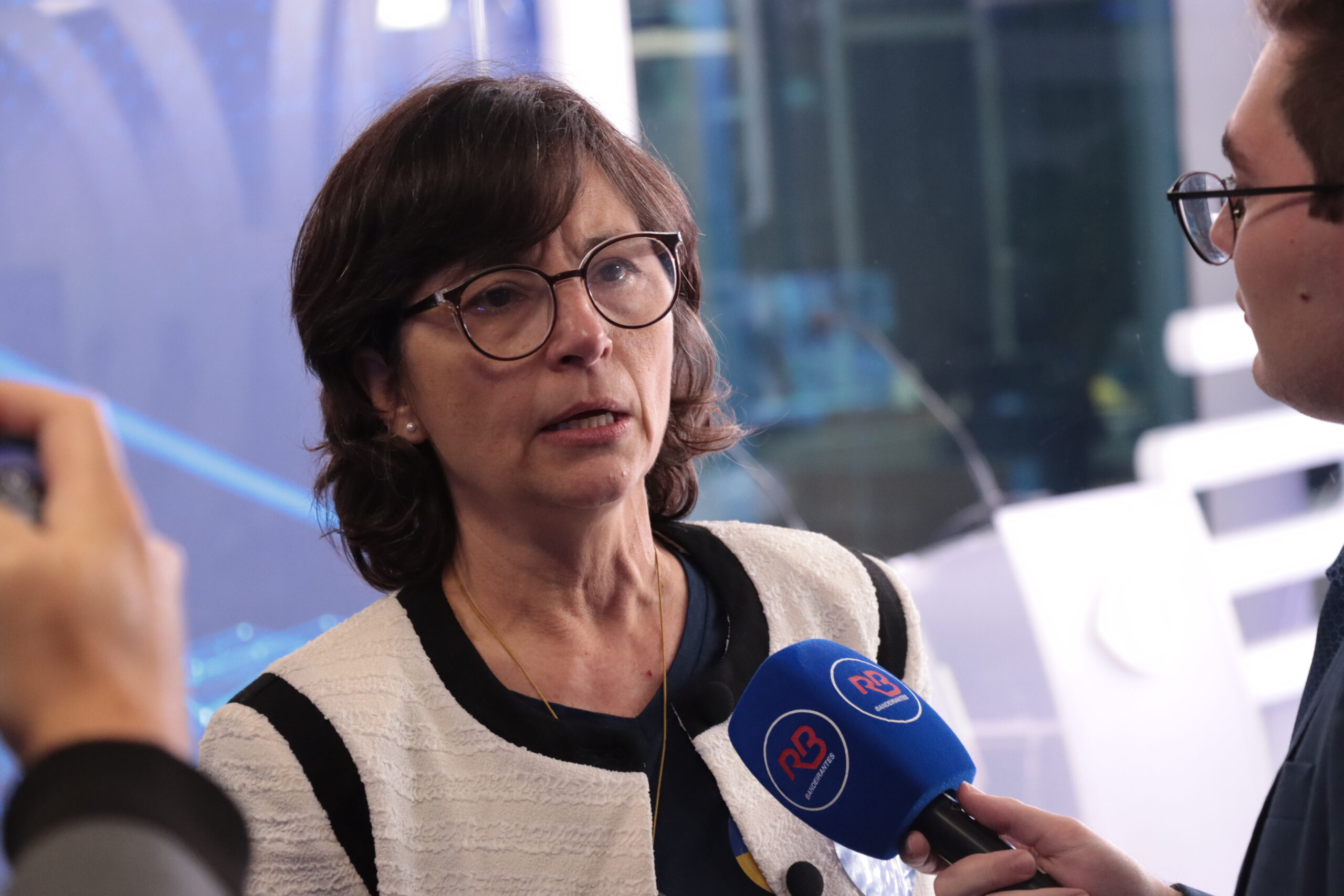 Trabalho e renda resolvem problemas sociais, defende Soninha Francine