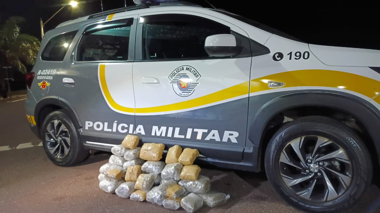 Mulher é presa com quase 20 quilos de skunk em ônibus