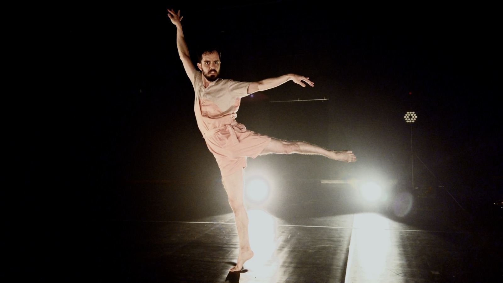 Espetáculo 'Dança Boba' faz curta temporada na Caixa Cultural Curitiba