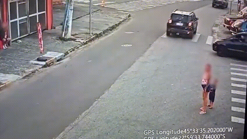 Vídeo mostra jovem sendo arrastada por carro durante discussão em Tremembé