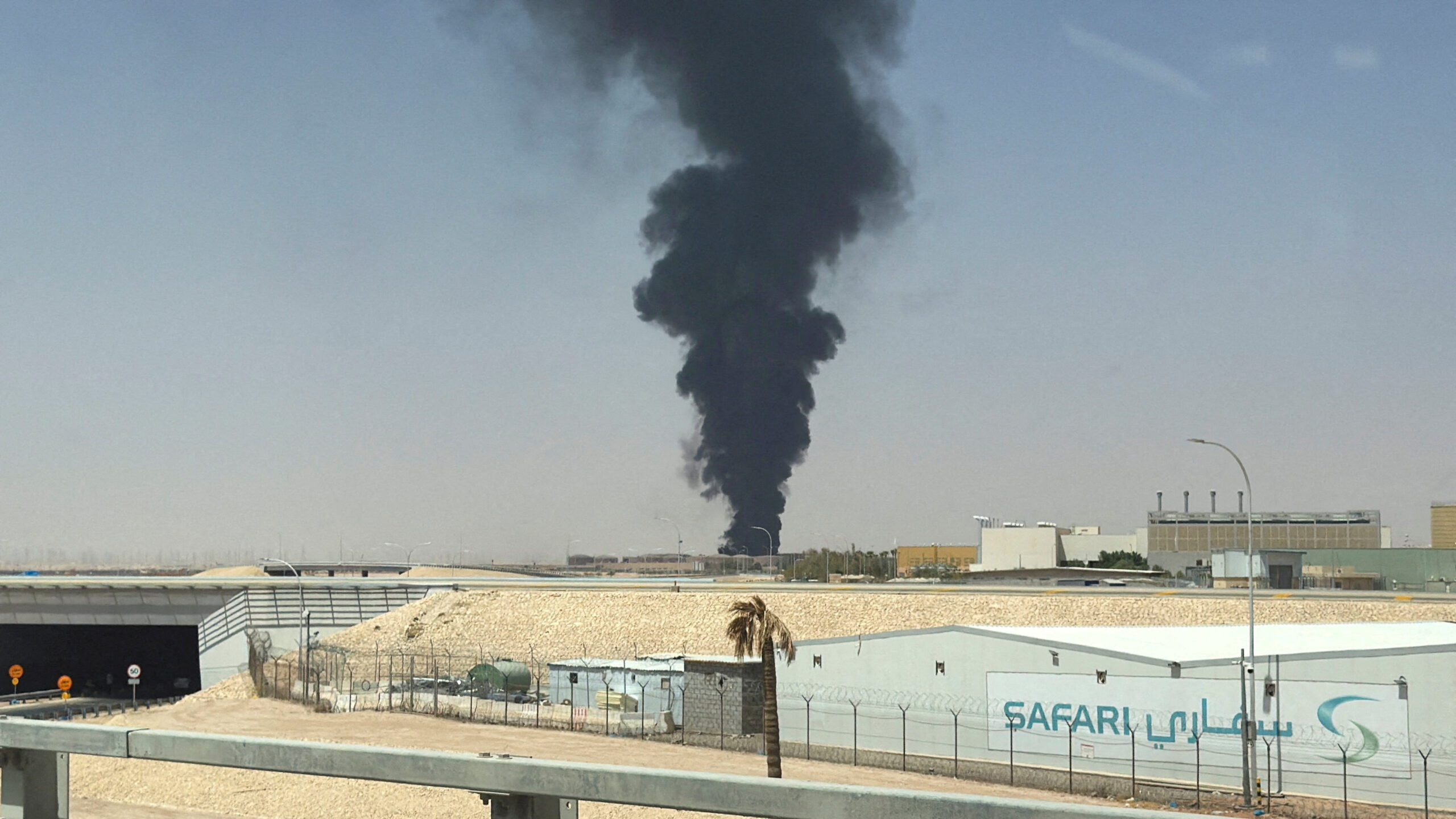 Míssil atinge aeroporto de Riad, na Arábia Saudita, e deixa feridos