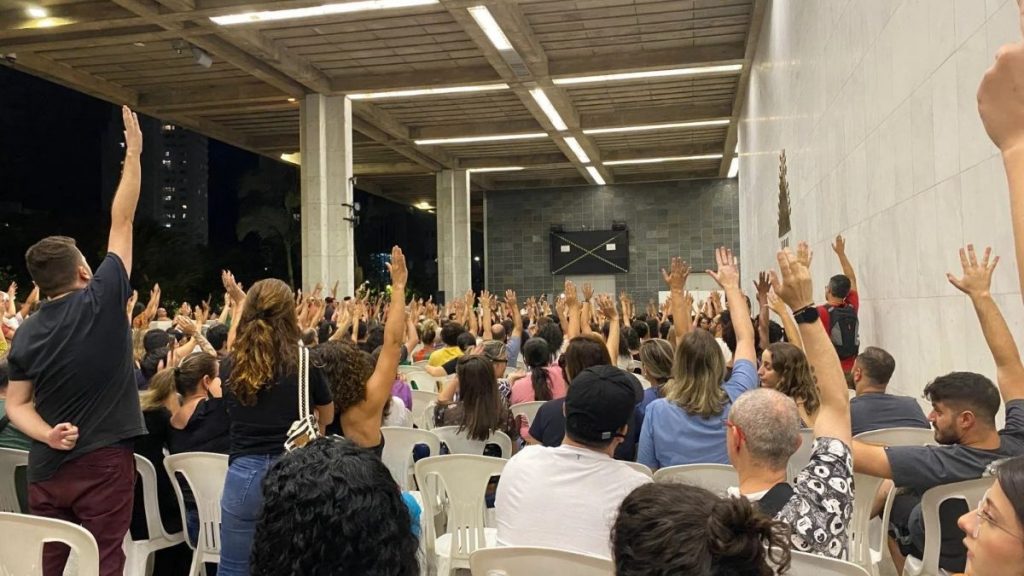 Categoria da rede particular faz manifestação nesta segunda-feira(21)