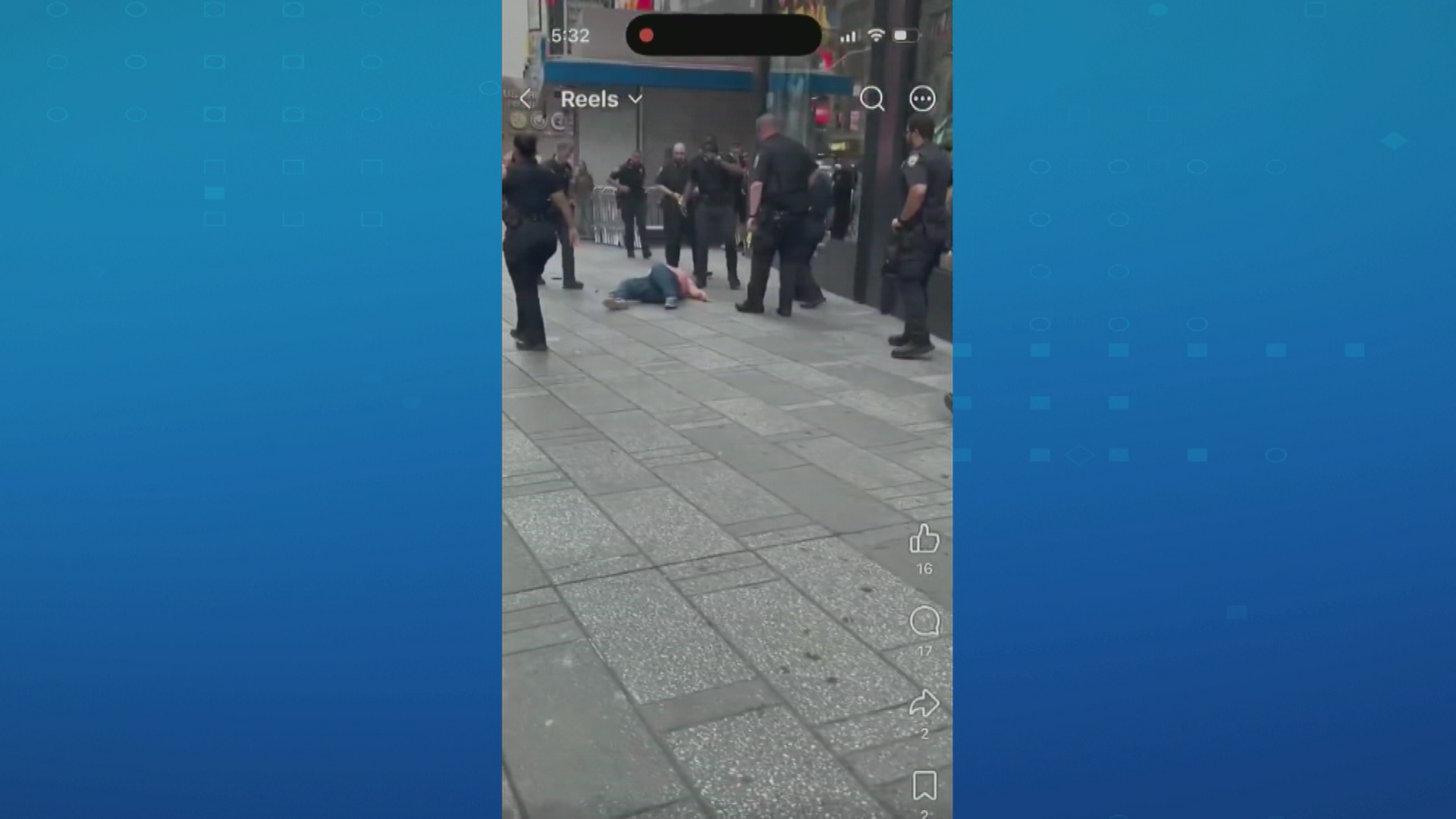 Mulher morre após ataque a facadas na Times Square, em Nova York