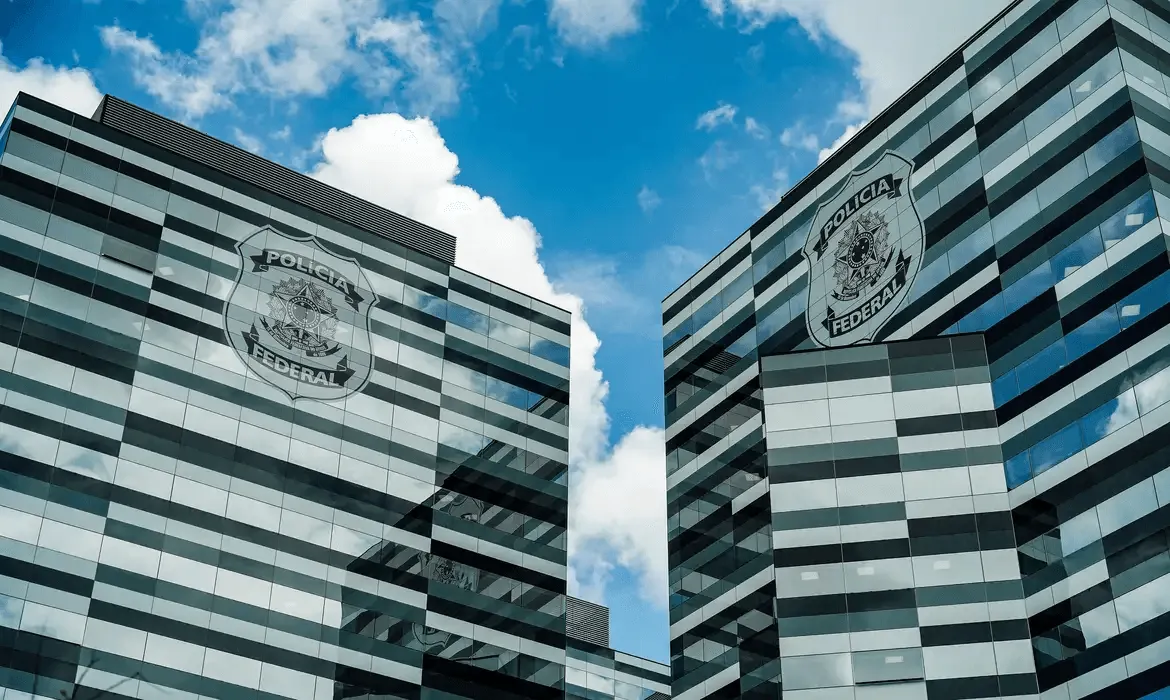 Delegados da PF citam 'atropelo processual' em afastamento de diretor-geral
