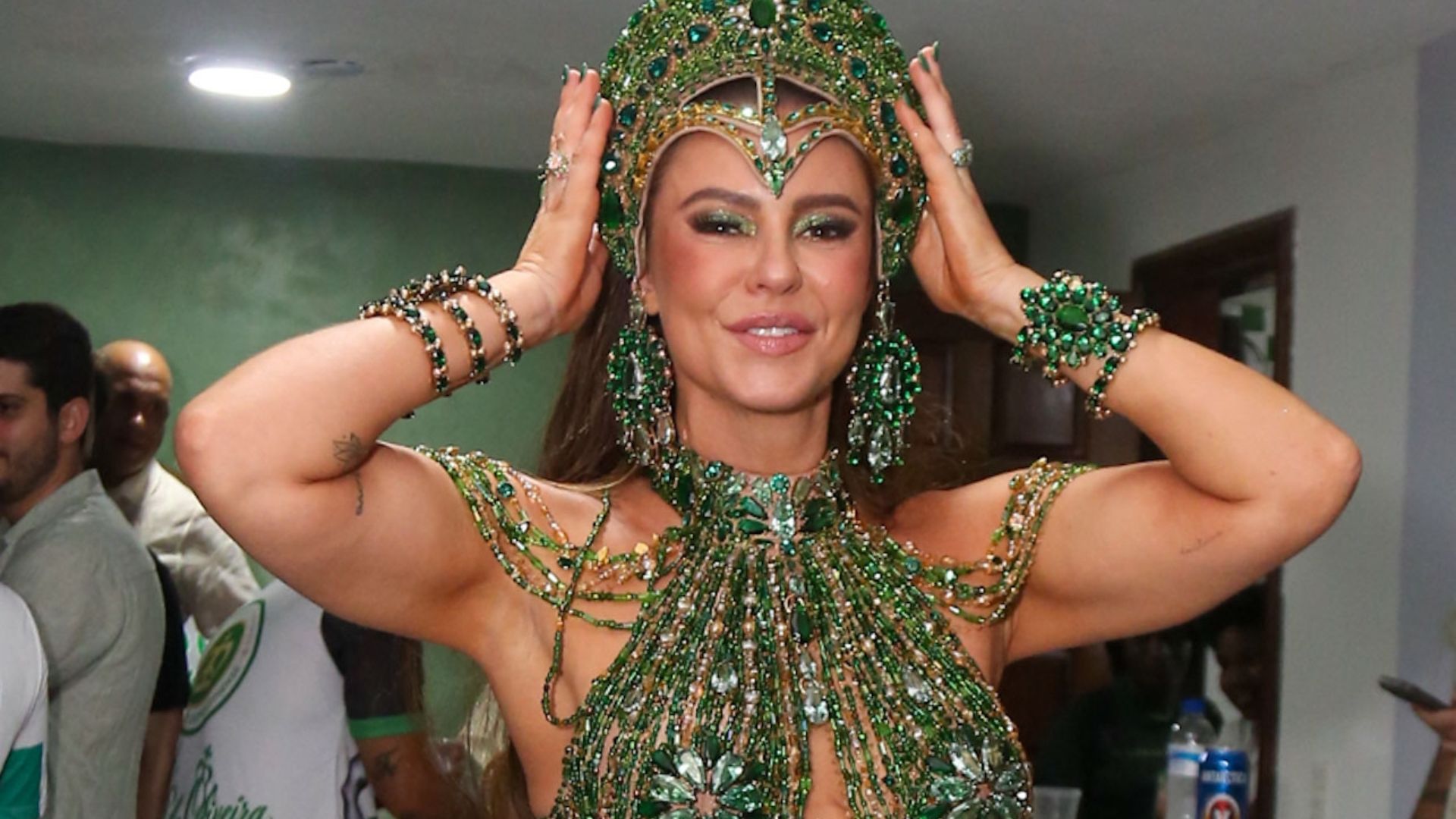 Paolla Oliveira assume posto de rainha de bateria da Imperatriz Leopoldinense