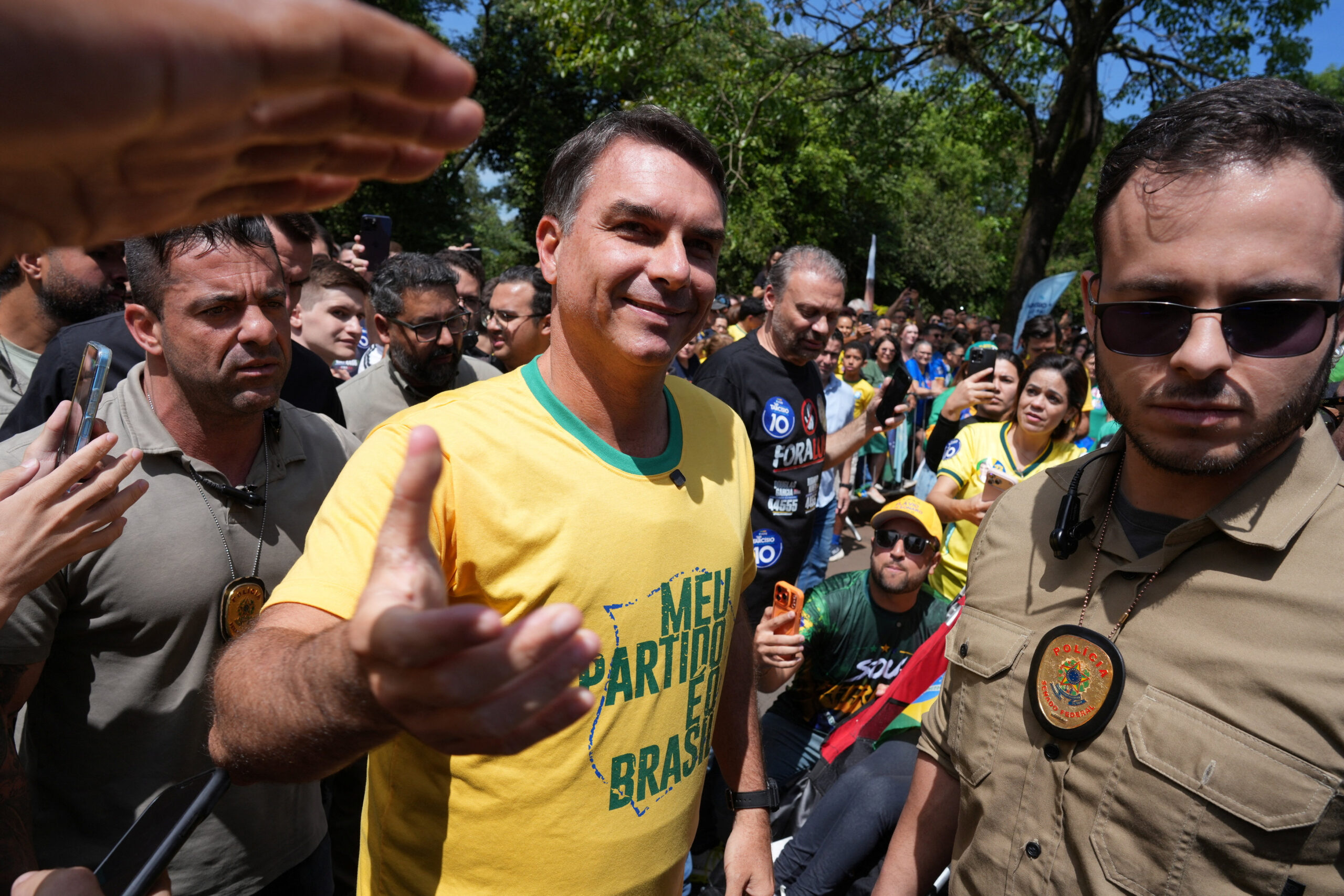 Mendonça suspende propaganda de Lula que vincula Flávio às milícias