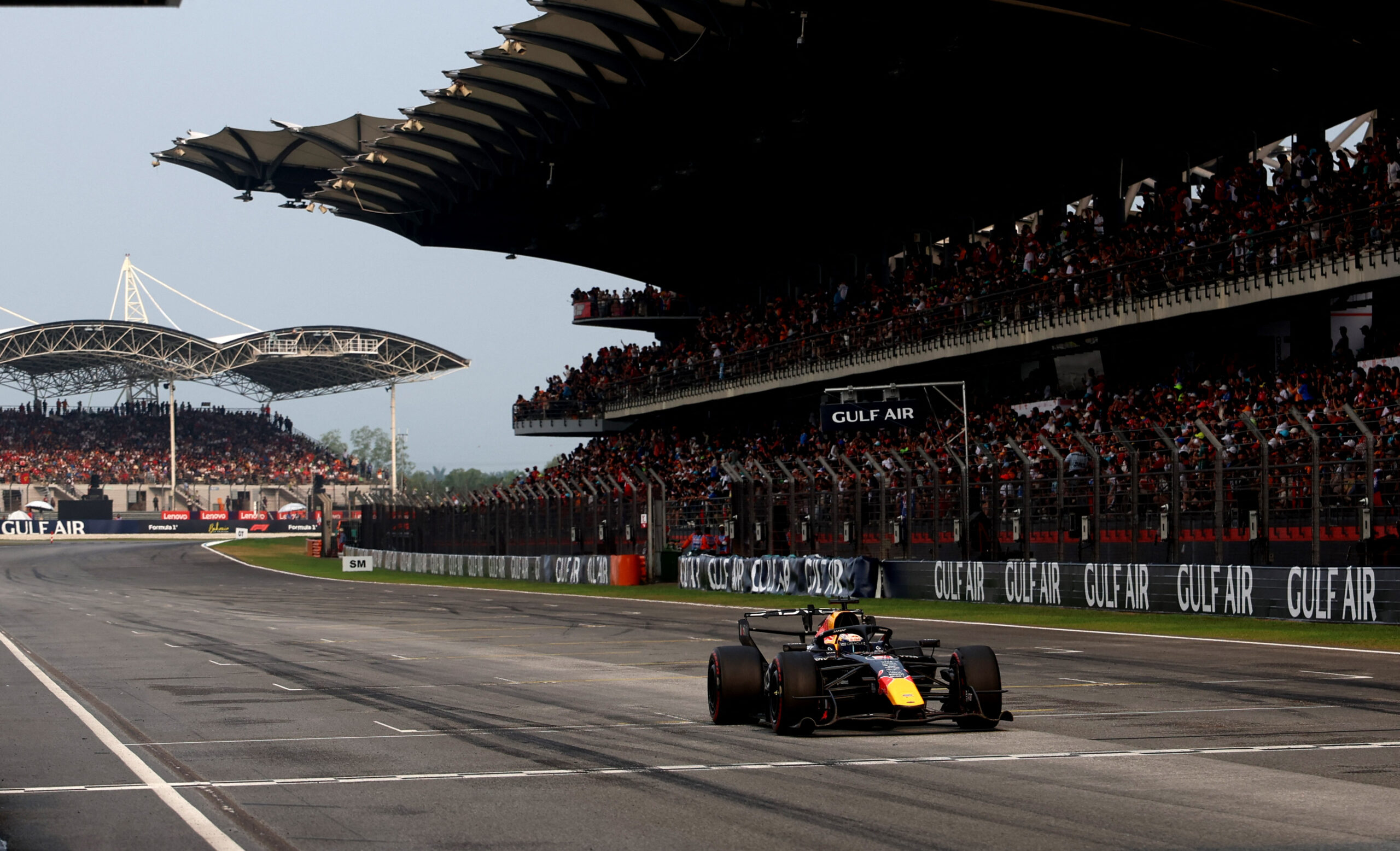 Verstappen vence GP do Bahrein na Malásia e encerra jejum na Fórmula 1