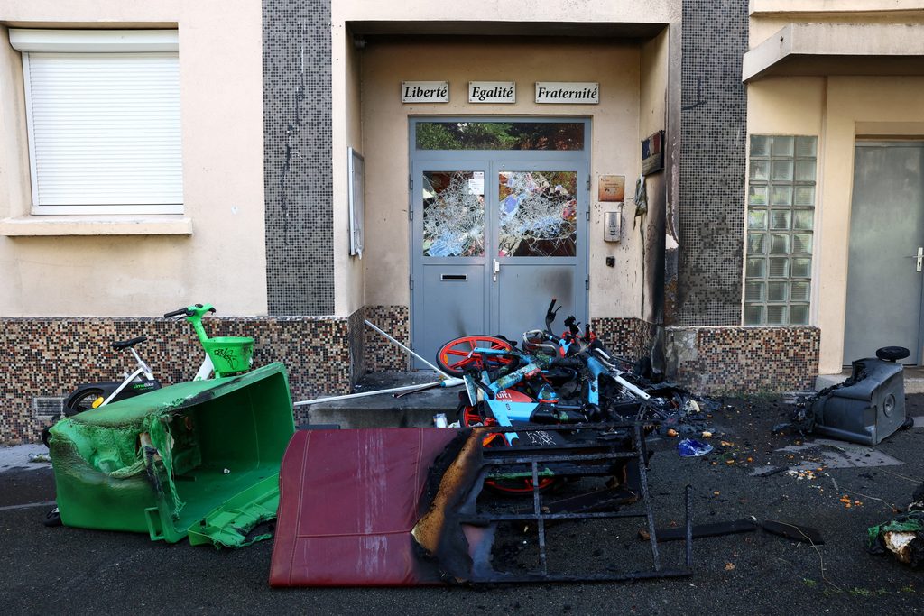 Escola de ensino médio Lycee Vauquelin. REUTERS/Yves Herman