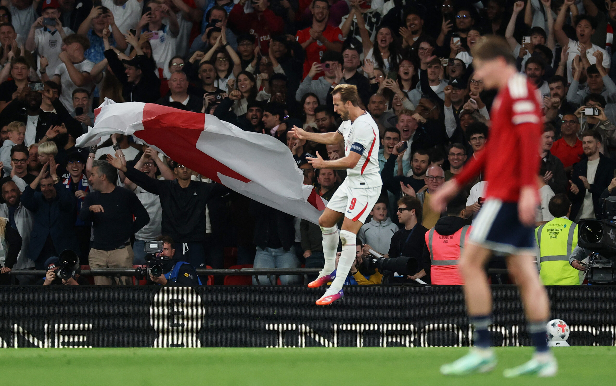 Kane dá show, e Inglaterra vence a Tchéquia pela Nations