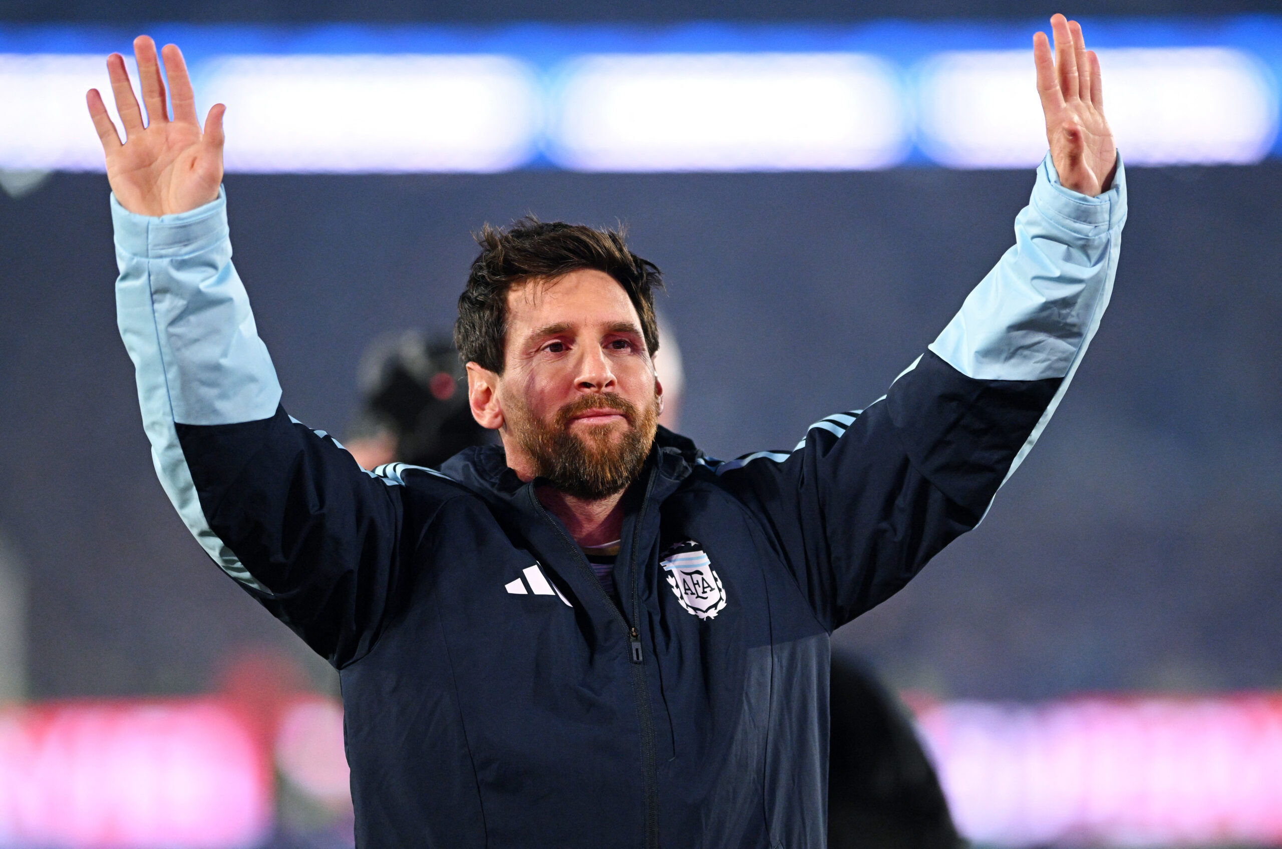 Técnico do Benin reclama de tratamento na despedida de Messi