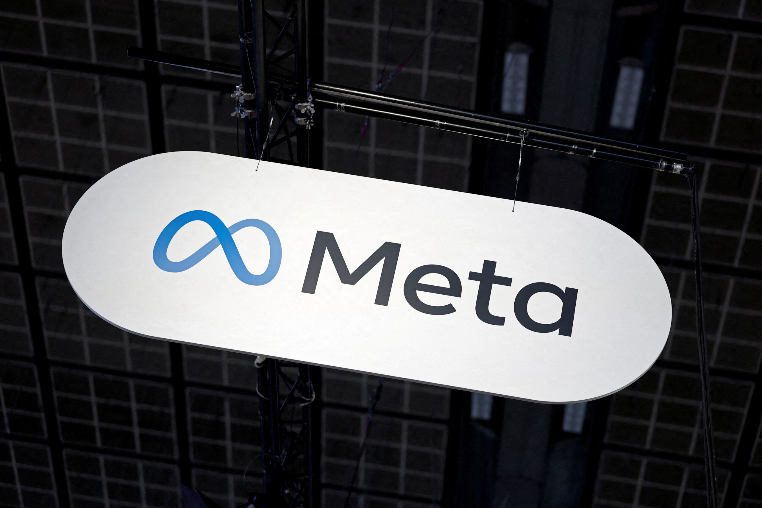 Meta admite falhas e remove perfis irregulares após ação de Lula