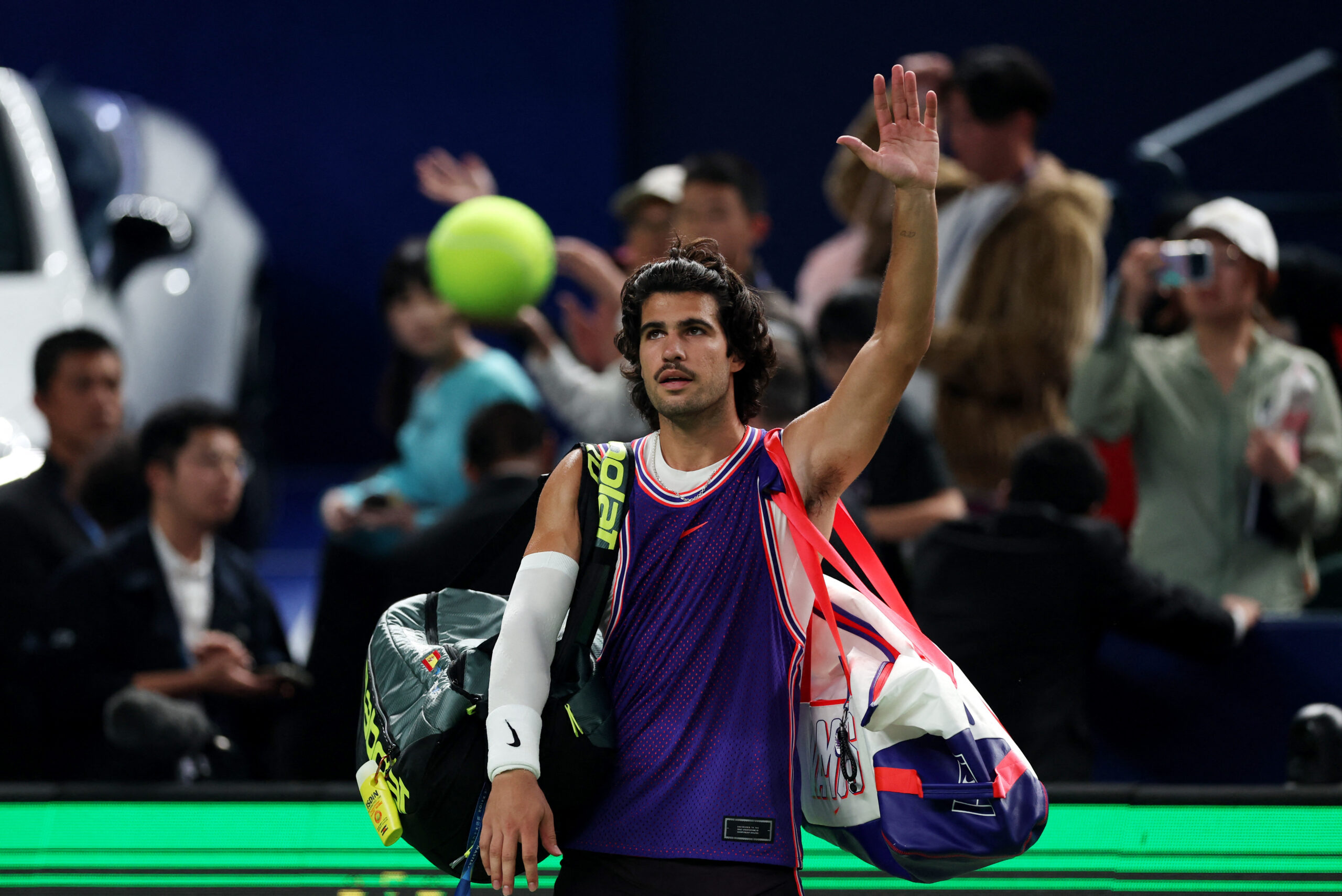 Alcaraz é eliminado em Xangai e Zverev garante liderança da ATP em 2026