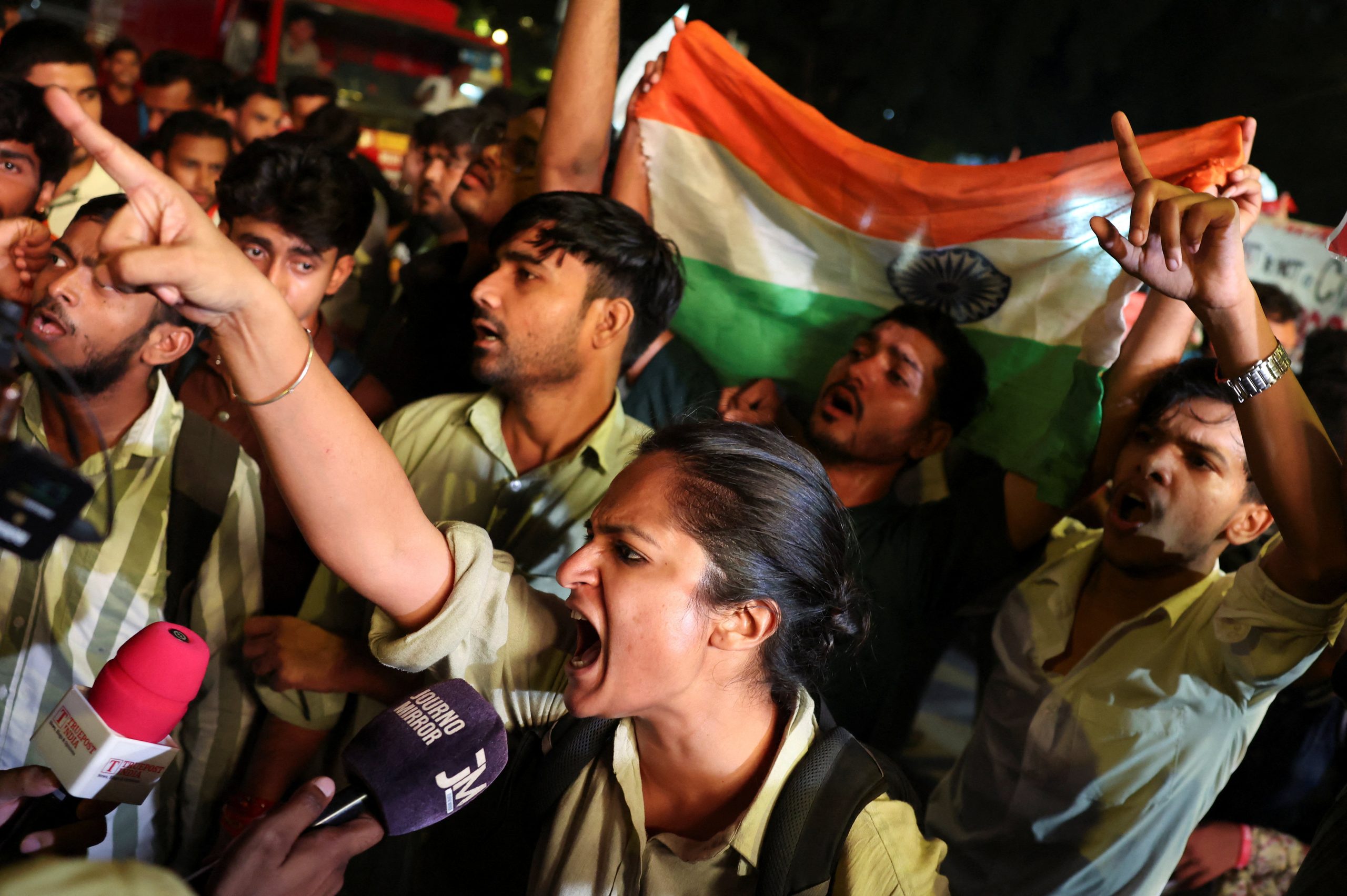 Milhares protestam em Nova Delhi na Índia, e pedem renúncia de chefe eleitoral