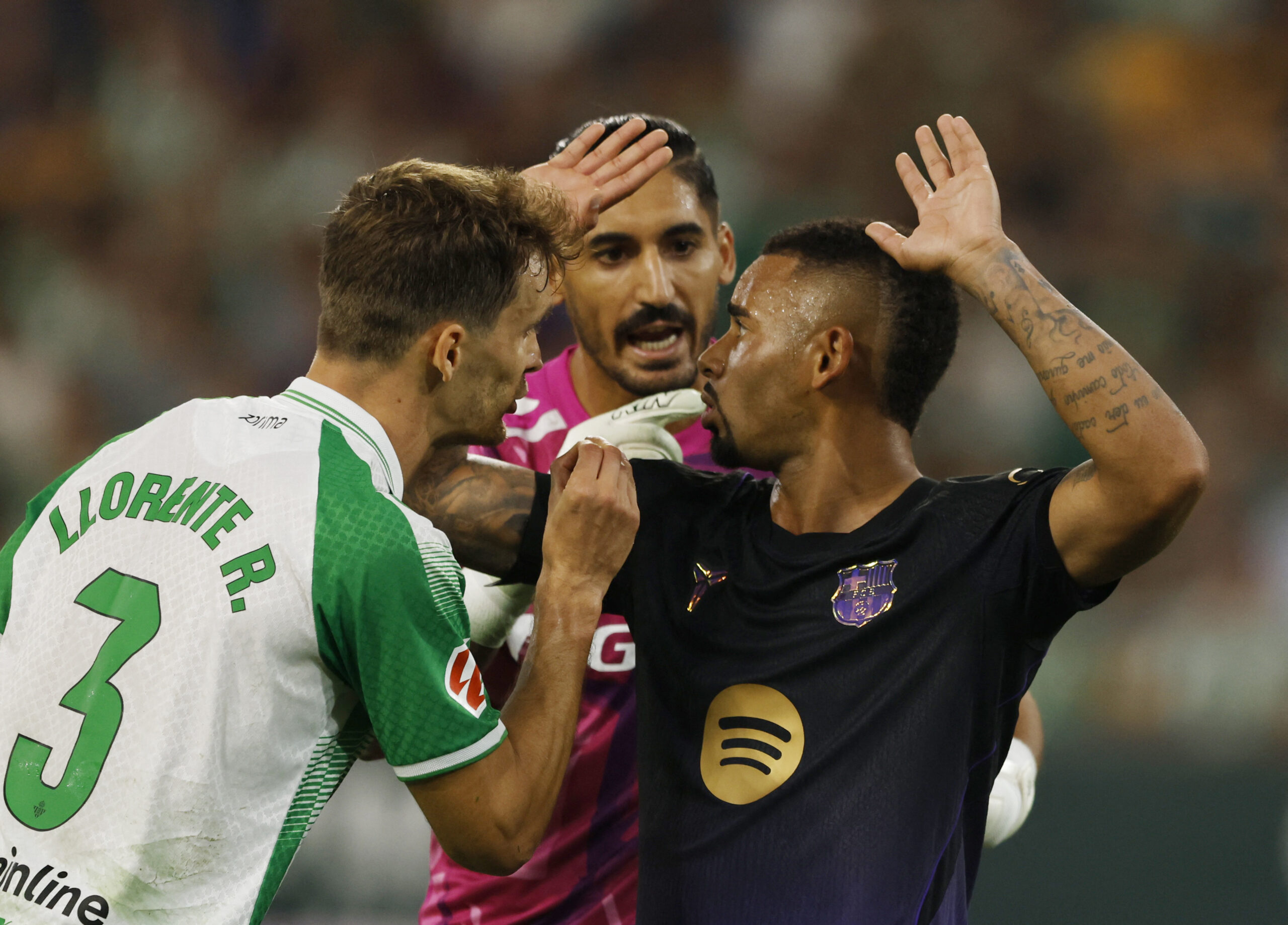 Jesus projeta volta à Seleção e aponta top 3 da Bola de Ouro com rival