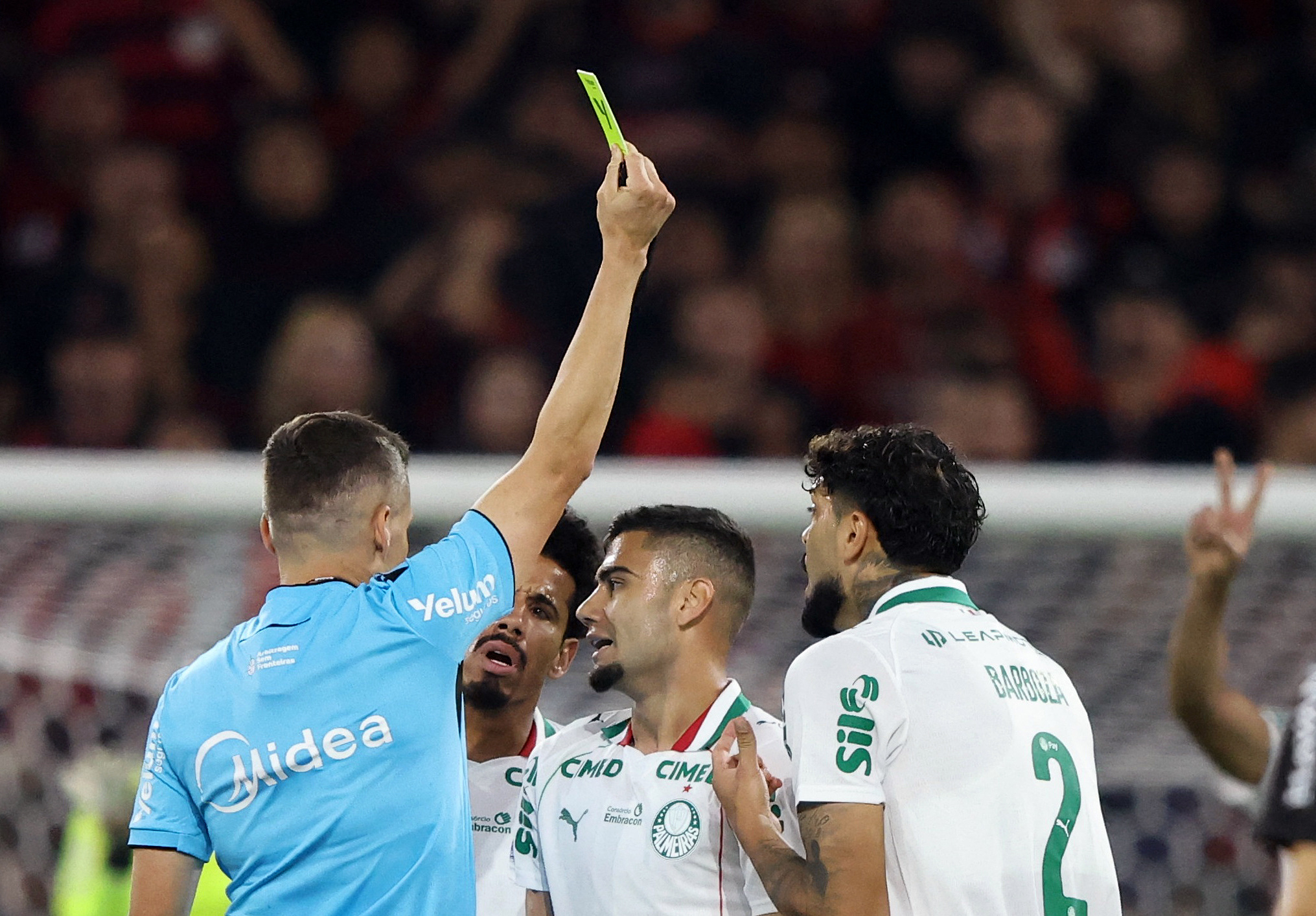 Athletico x Palmeiras: Andreas Pereira tem expulsão bizarra