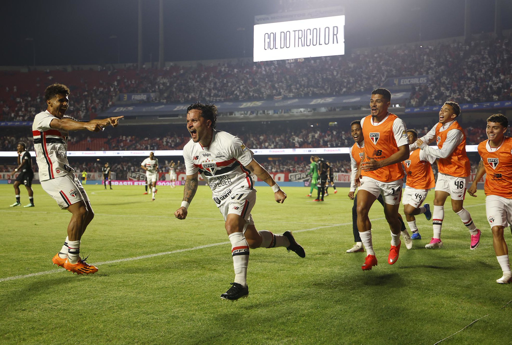 Artur celebra gol e mira reação do São Paulo: “Agora é olhar para cima”