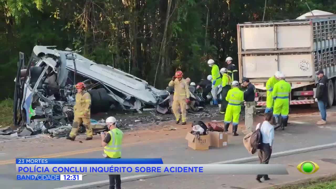 Polícia do PR conclui inquérito de acidente com 23 mortos na BR-373