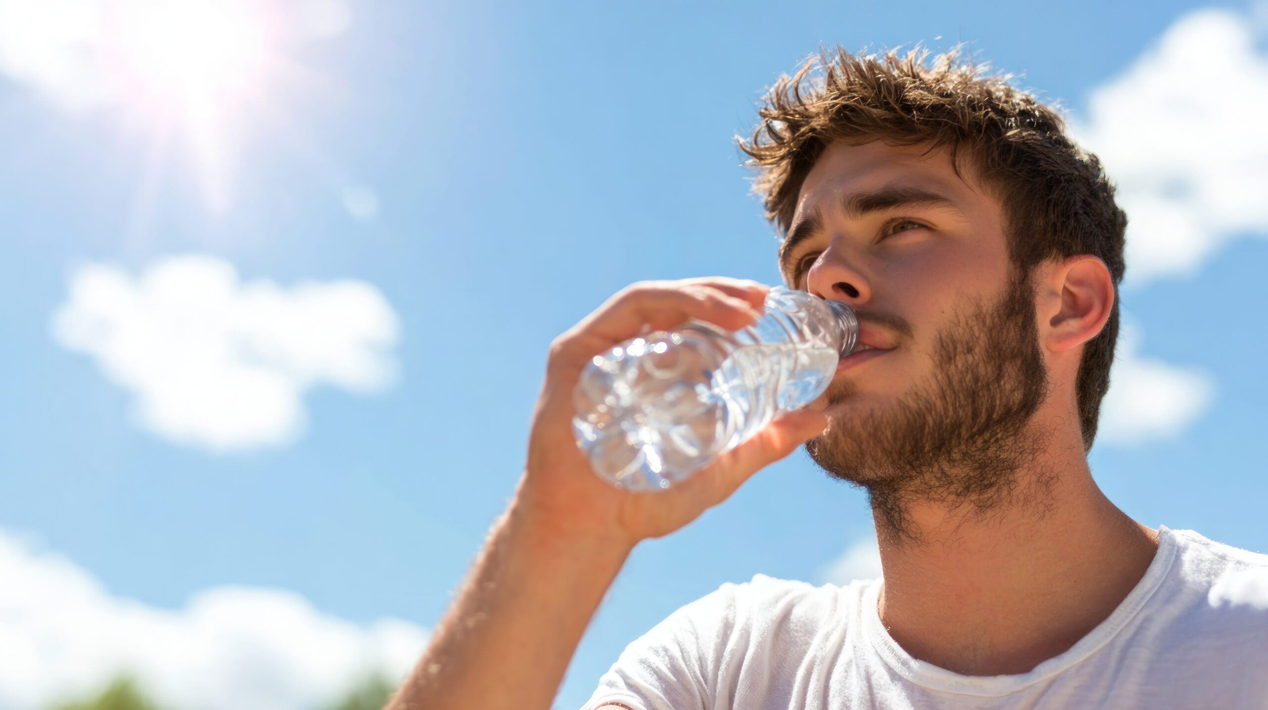 Água gelada ou natural: existe uma temperatura melhor para beber?