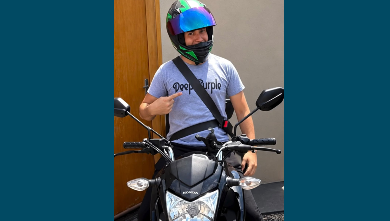 Homem tem multa por não usar cinto em moto cancelada após erro