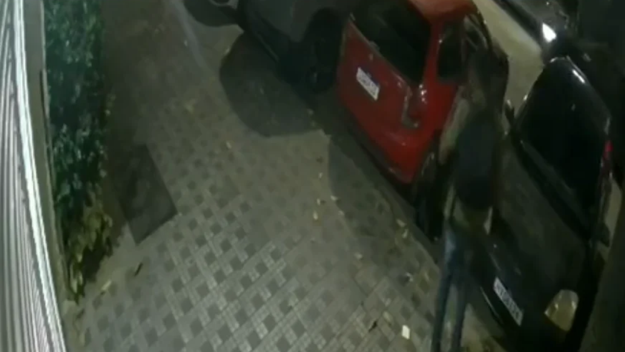 Suspeito arromba veículo e leva duas mochilas com três notebooks