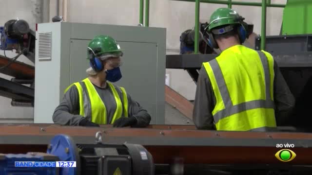 Paraná cria 8 mil vagas formais e serviços puxam alta