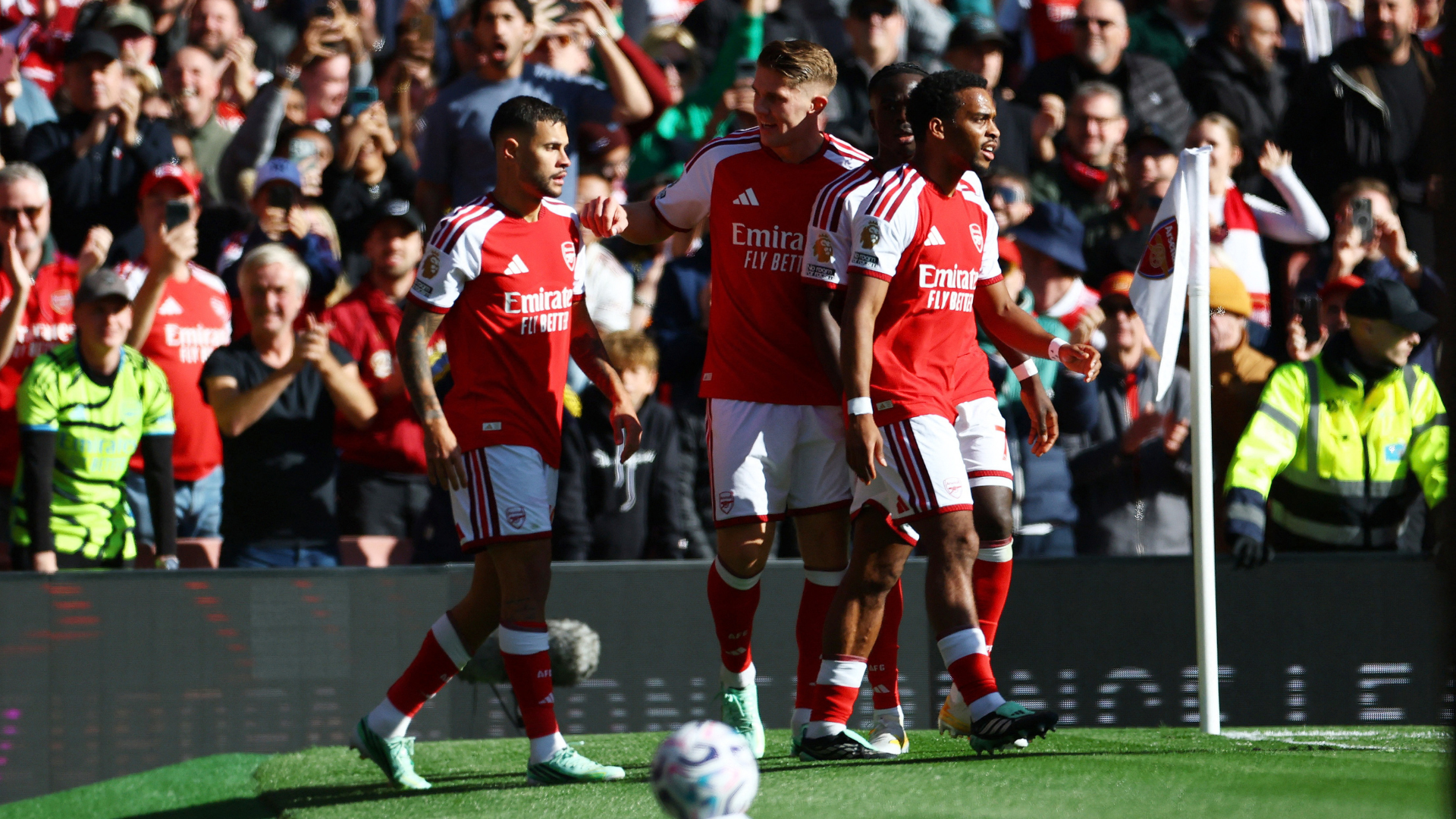 Com gol de Bruno Guimarães, Arsenal vence o Leeds na Premier League