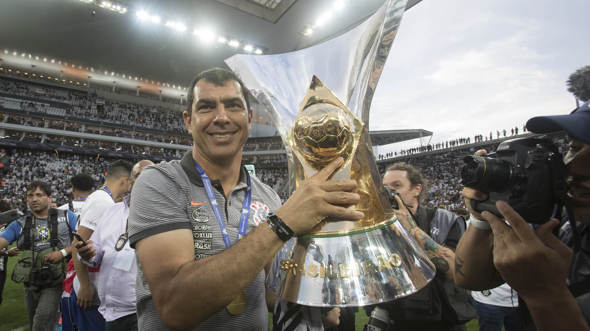 Carille agrada ao Corinthians, mas retorno tem entrave; saiba qual