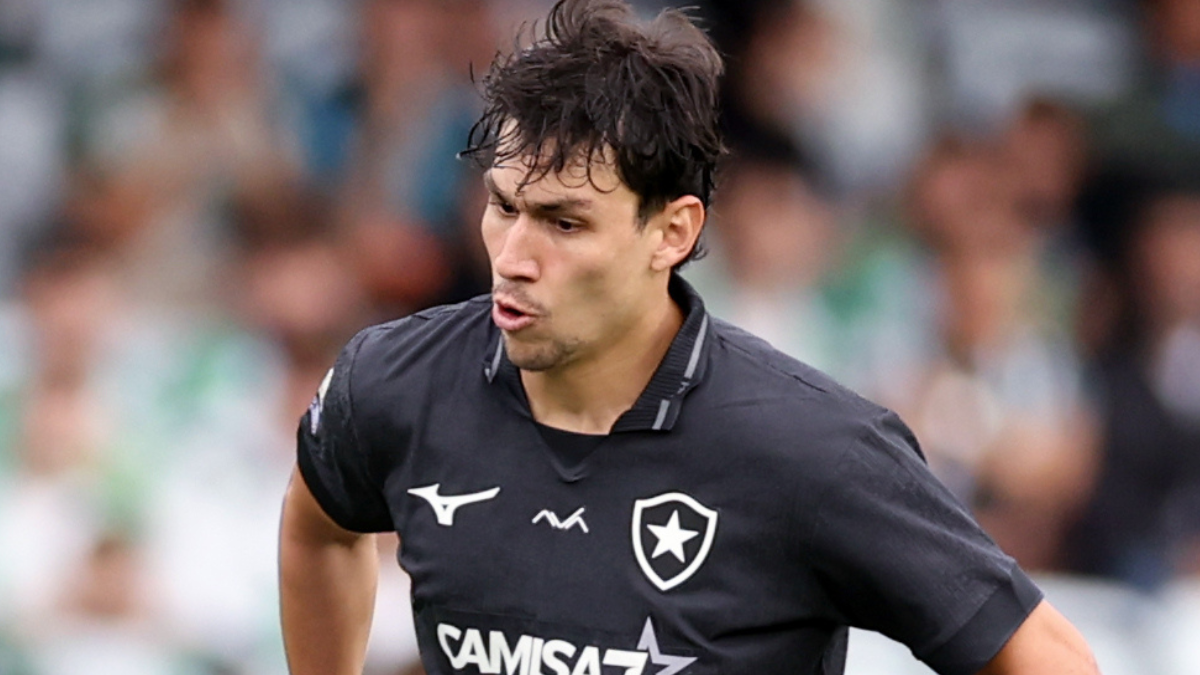 Ferraresi vê melhora no Botafogo com Tite e comemora ponto fora de casa