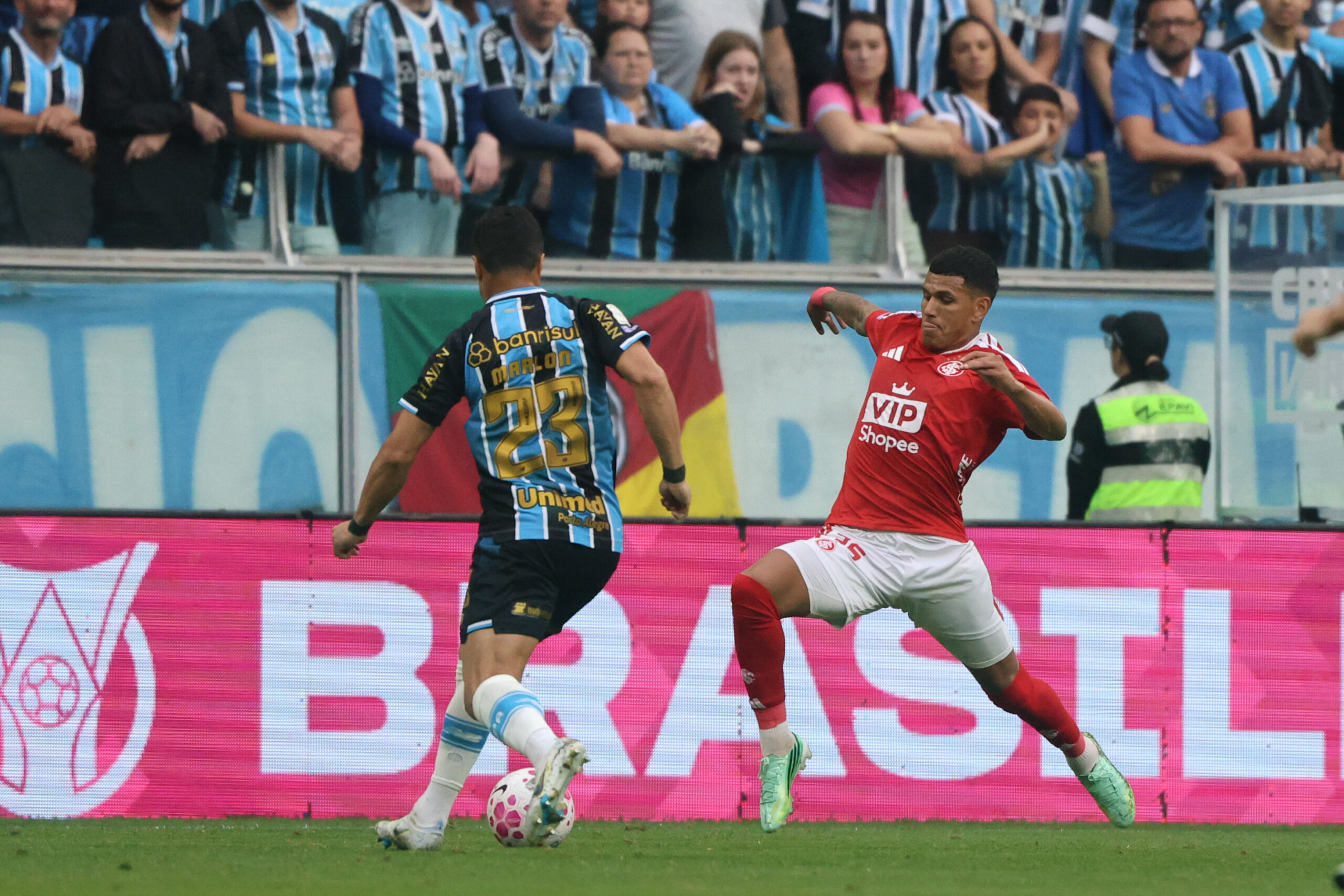 Grêmio e Inter empatam e seguem na zona de rebaixamento do Brasileiro