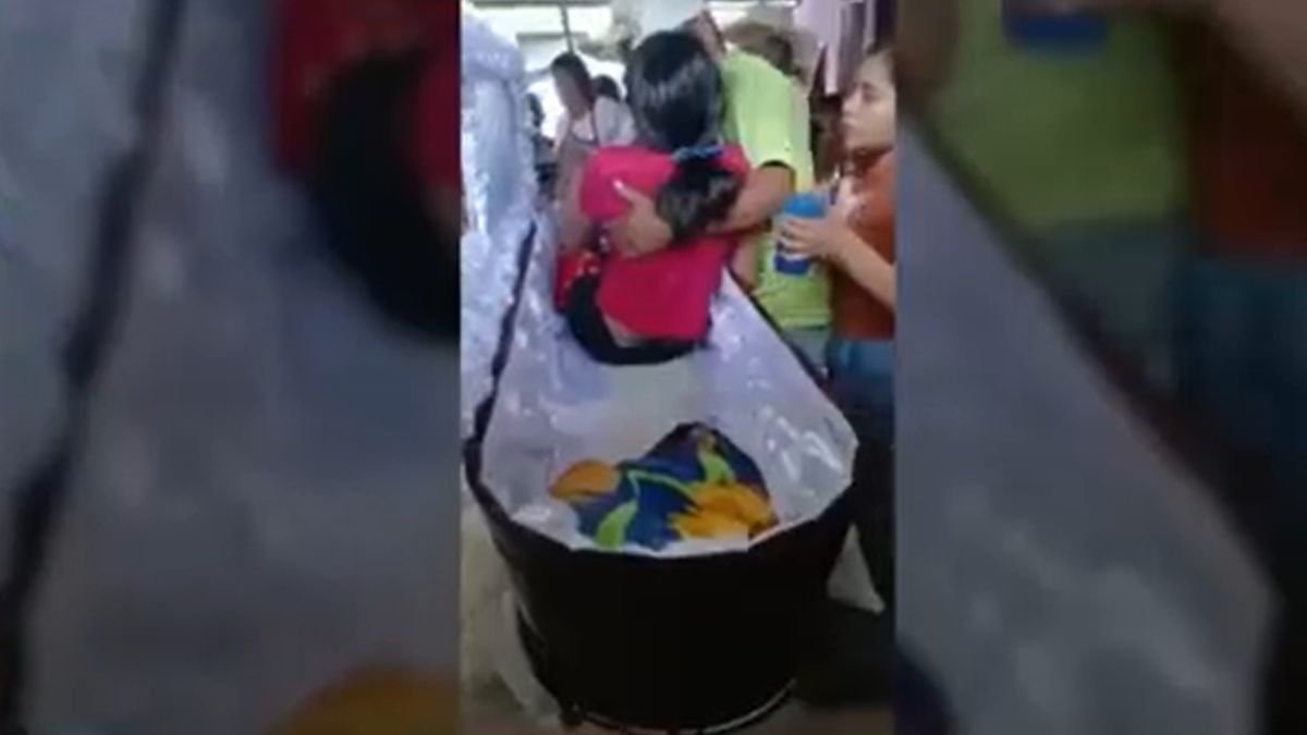 Vídeo: Adolescente acorda durante o próprio velório na Guatemala