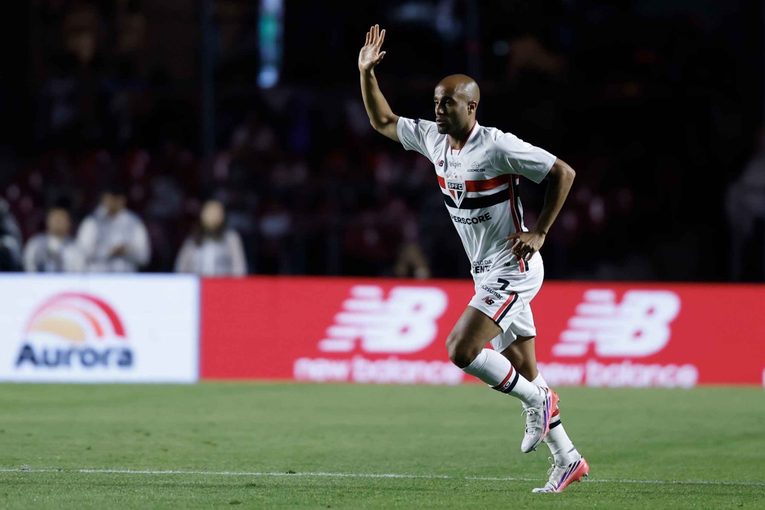 Lucas Moura chora após retorno e faz declaração de amor ao São Paulo