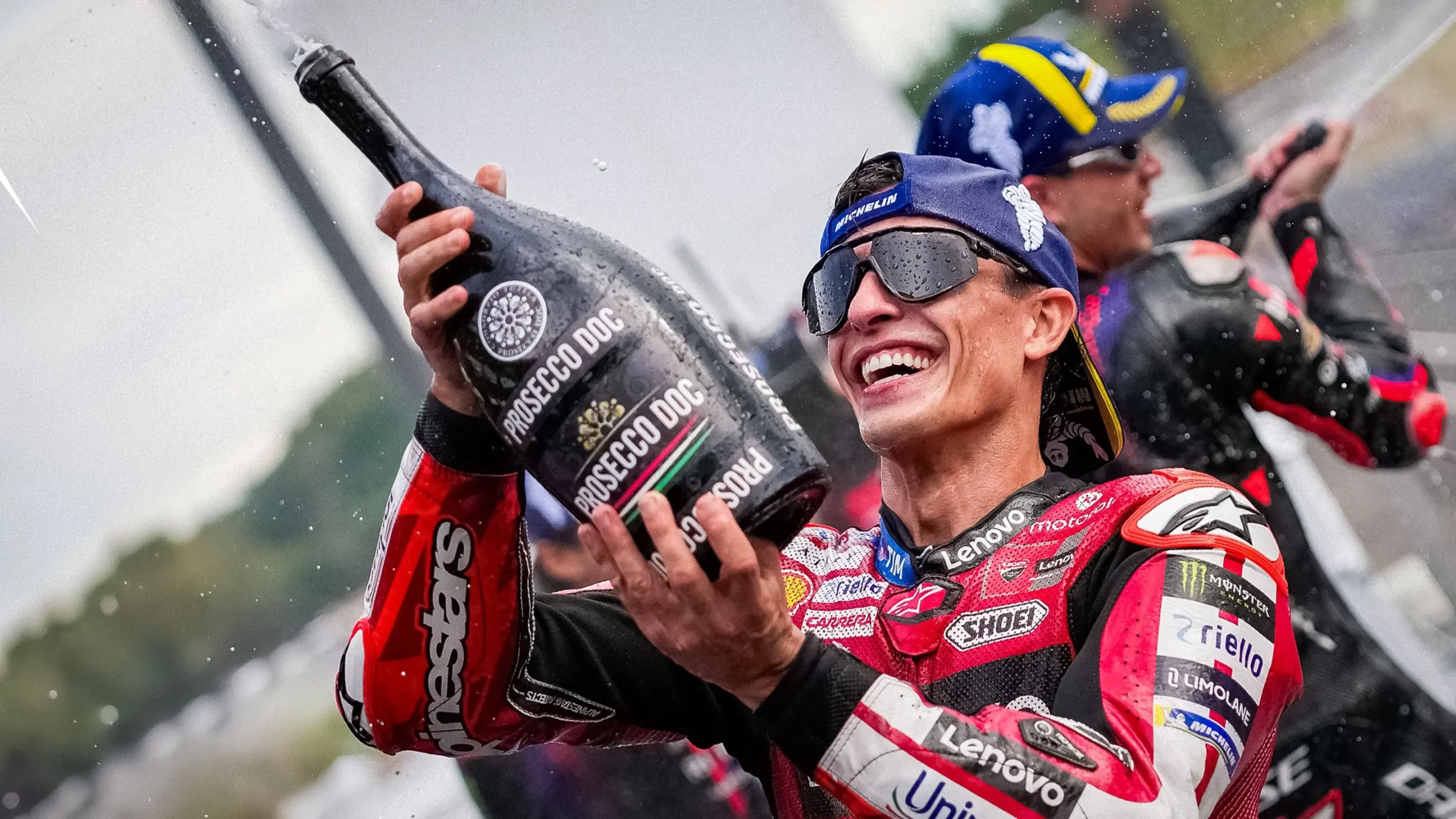 Marc Márquez vence GP do Japão e encosta em Martín; Moreira abandona