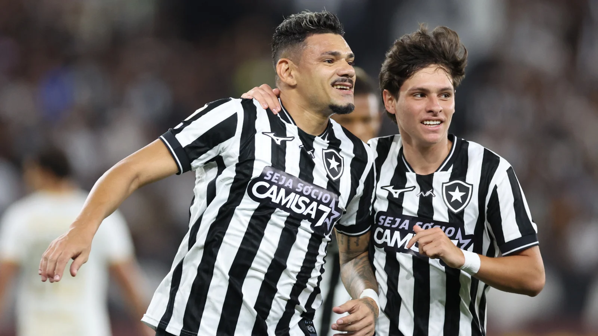 Ídolo resolve, e Tite vence a 1ª com o Botafogo no Brasileirão