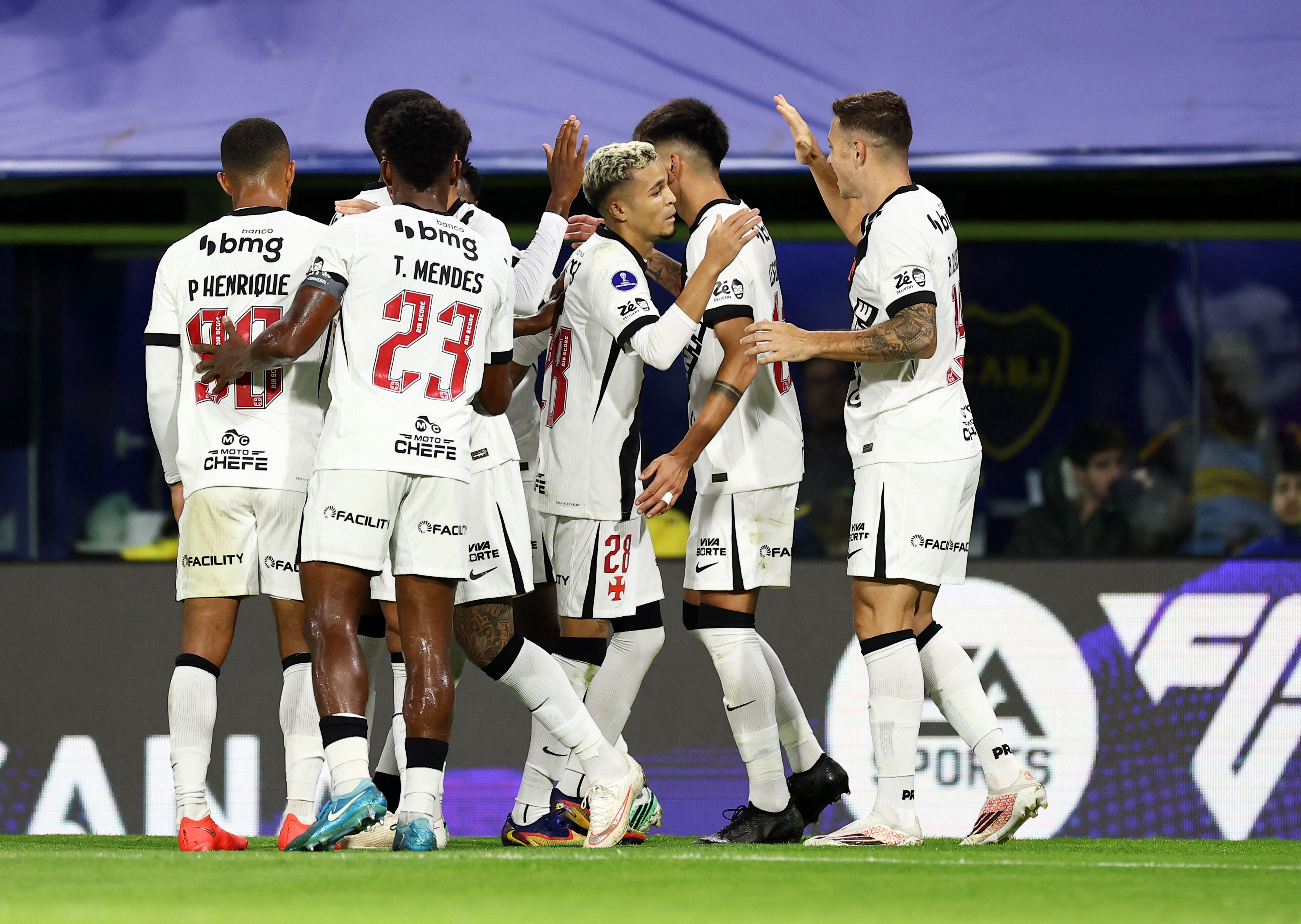 Vasco vence clássico contra o Botafogo, embala e se afasta do Z4