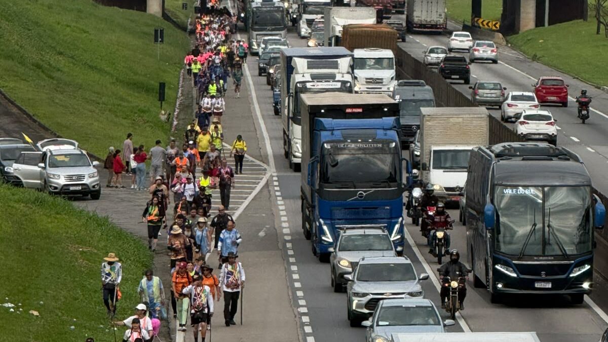 Via Dutra: 48 km de congestionamento entre Aparecida e Taubaté