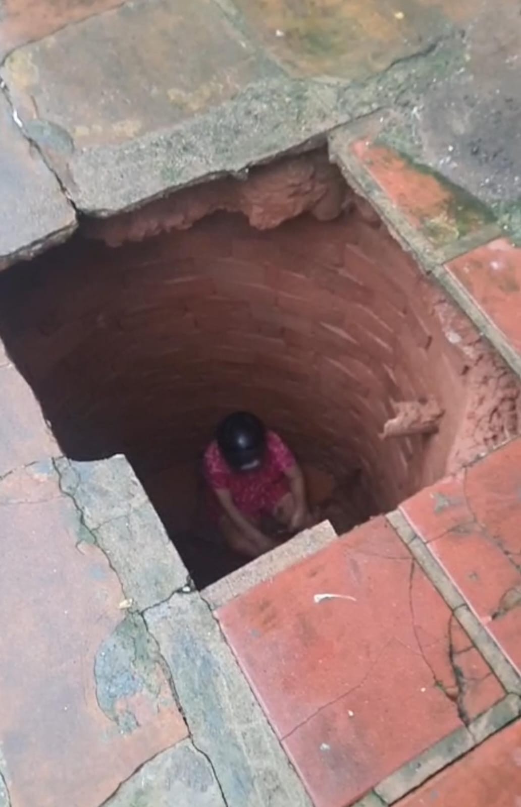 Idosa cai em poço de 3 metros após piso ceder em Cerqueira César