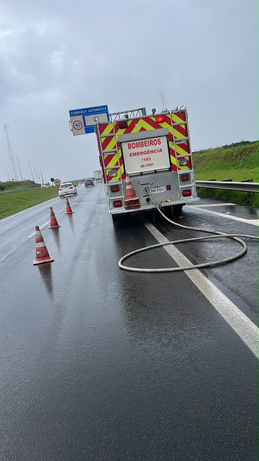 Caminhão pega fogo na Rodovia Marechal Rondon, em Bauru